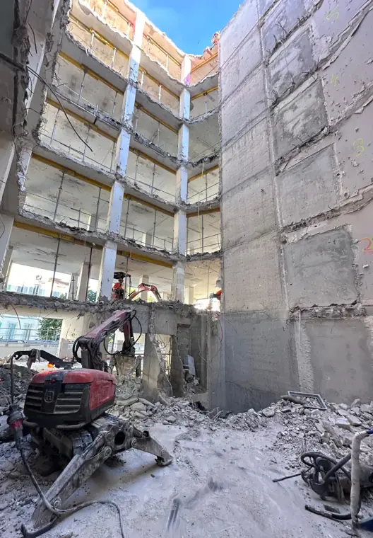Chantier récent de démolition robotisée BROKK — Objectif Déconstruction