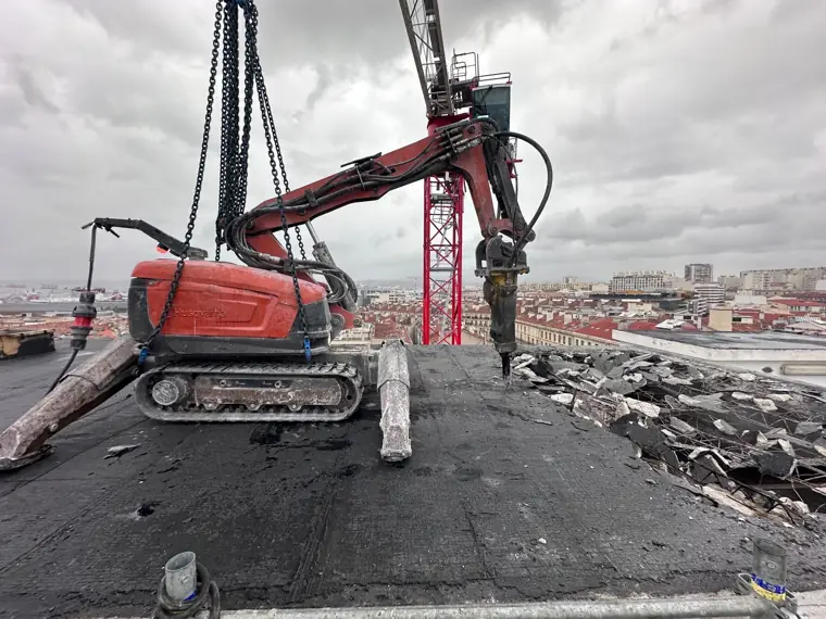 Chantier récent de démolition robotisée BROKK — Objectif Déconstruction