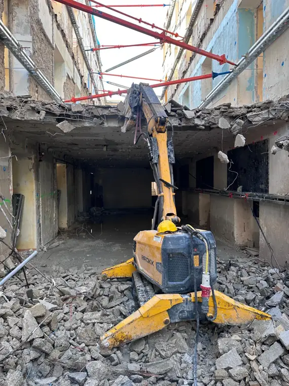 Chantier récent de démolition robotisée BROKK — Objectif Déconstruction