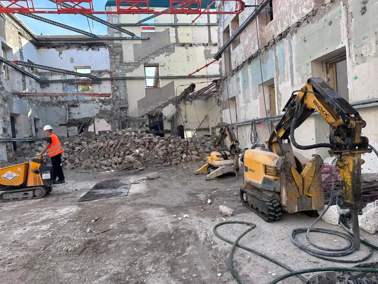 Chantier récent de démolition robotisée BROKK — Objectif Déconstruction