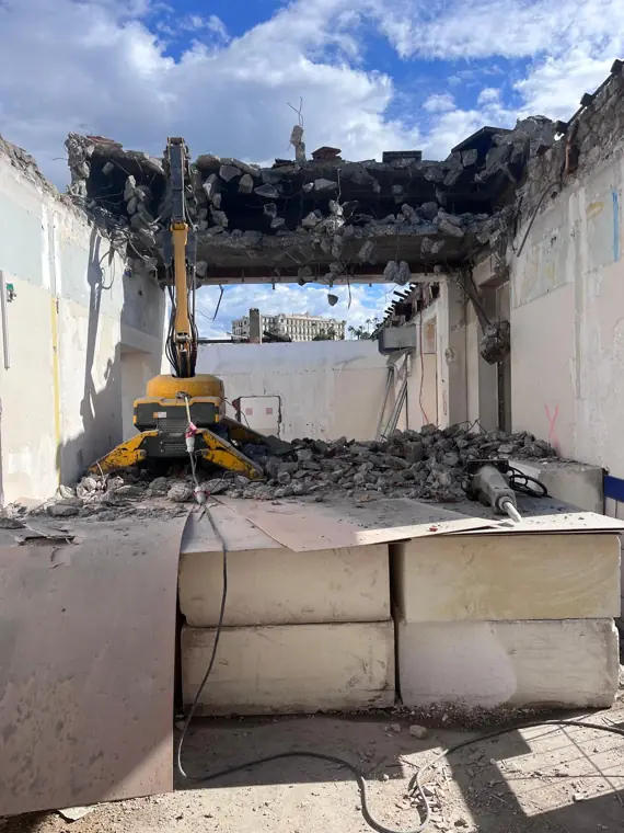 Chantier récent de démolition robotisée BROKK — Objectif Déconstruction